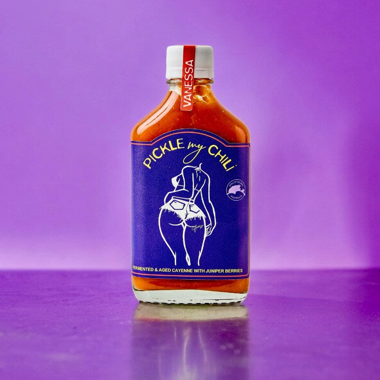 Vanessa - Cayenne Peppers with Juniper berries, 220ml Hot Sauce bottle view